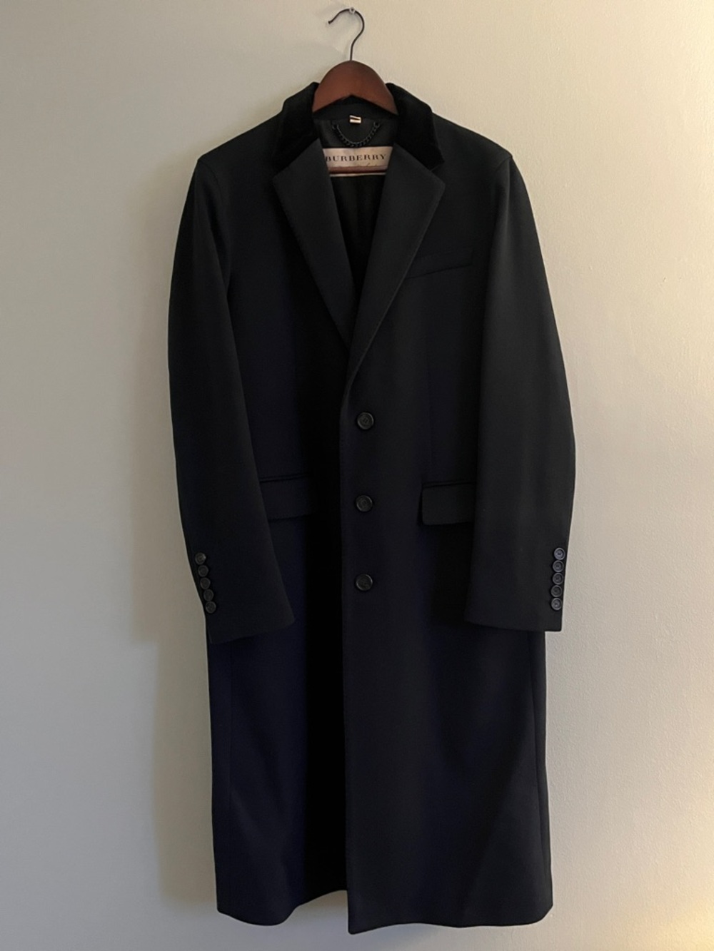 Burberry Black Single-Breasted Wool Coat with Velvet Collar